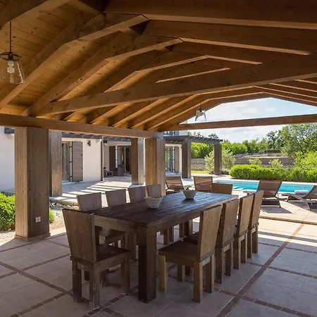 Vakantiehuis Lovely In With Kitchen *