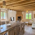 Villa Santi Vikendica *