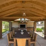 Villa Santi Vikendica *