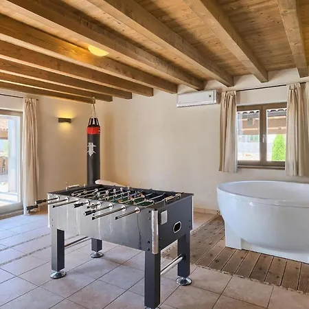 Lovely In With Kitchen Rovinj