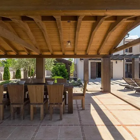Lovely In With Kitchen Holiday home