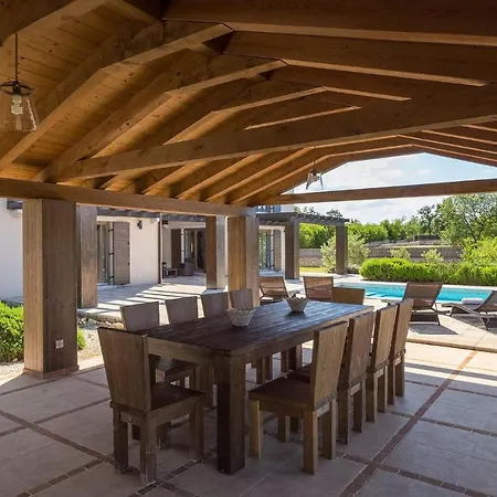 Lovely In With Kitchen Holiday home