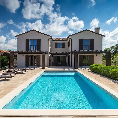 Lovely In With Kitchen Holiday home